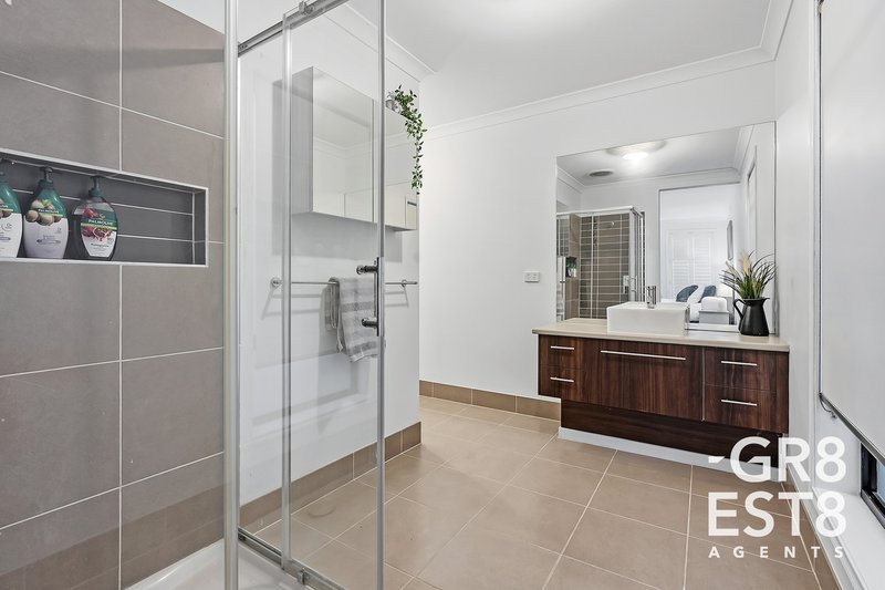 Photo - 30 Lemon Grove, Cranbourne West VIC 3977 - Image 4