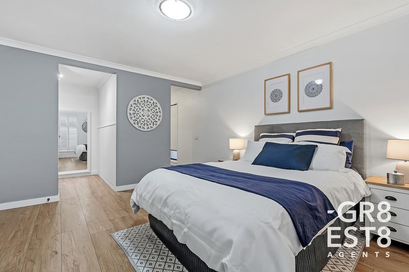 Photo - 30 Lemon Grove, Cranbourne West VIC 3977 - Image 5