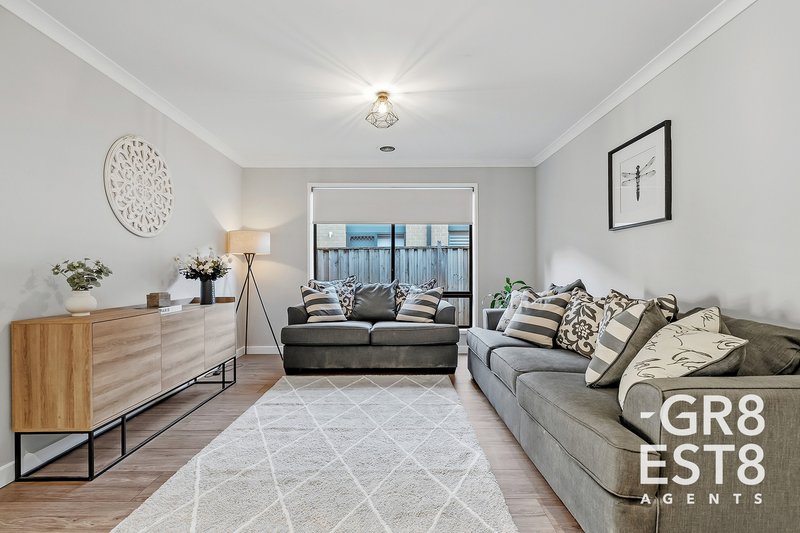 Photo - 30 Lemon Grove, Cranbourne West VIC 3977 - Image 6