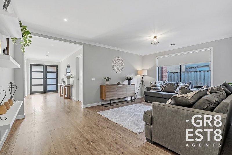 Photo - 30 Lemon Grove, Cranbourne West VIC 3977 - Image 7