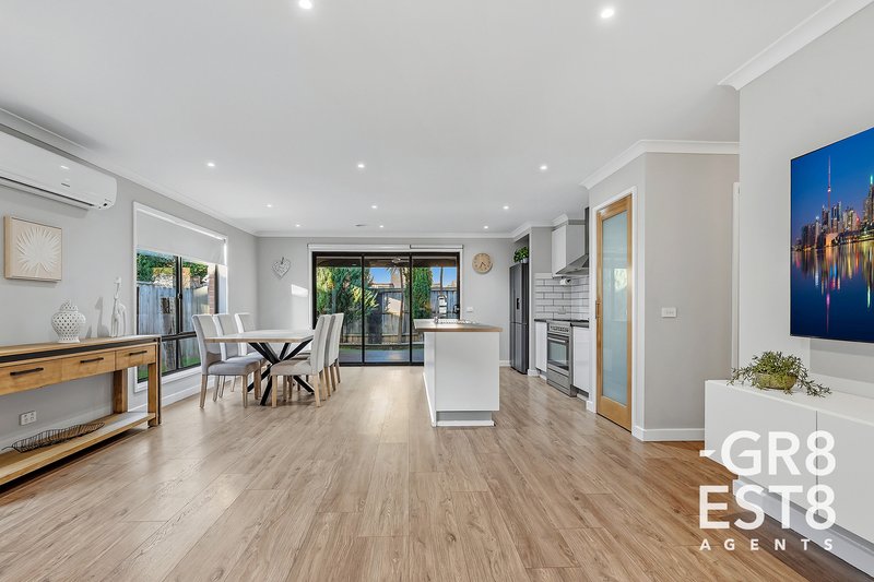 Photo - 30 Lemon Grove, Cranbourne West VIC 3977 - Image 11