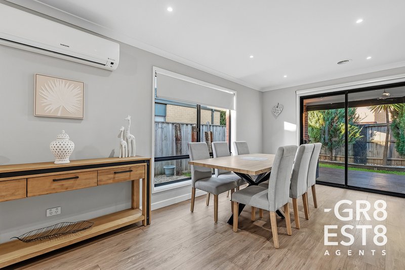 Photo - 30 Lemon Grove, Cranbourne West VIC 3977 - Image 13