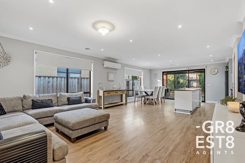 Photo - 30 Lemon Grove, Cranbourne West VIC 3977 - Image 14