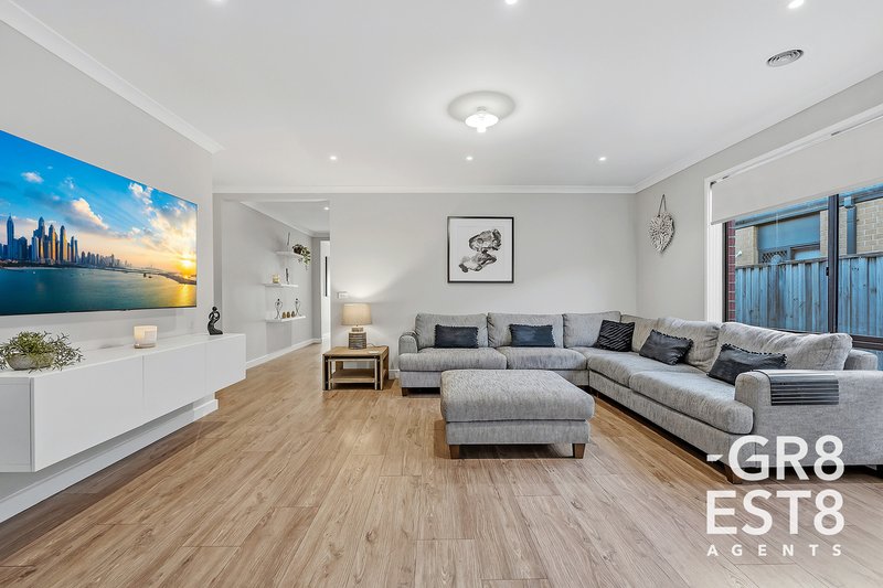 Photo - 30 Lemon Grove, Cranbourne West VIC 3977 - Image 15