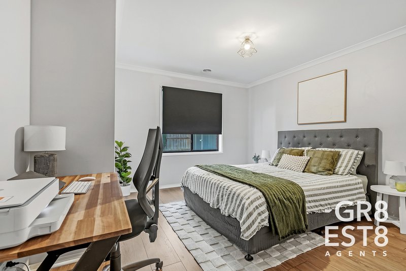 Photo - 30 Lemon Grove, Cranbourne West VIC 3977 - Image 16