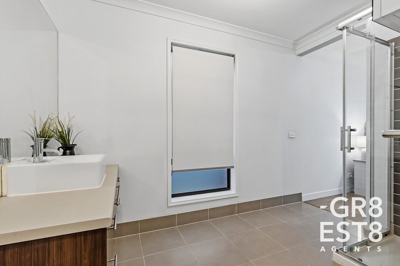 Photo - 30 Lemon Grove, Cranbourne West VIC 3977 - Image 20