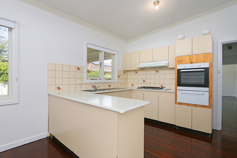 Photo - 30 Lester Drive, Thornlie WA 6108 - Image 4