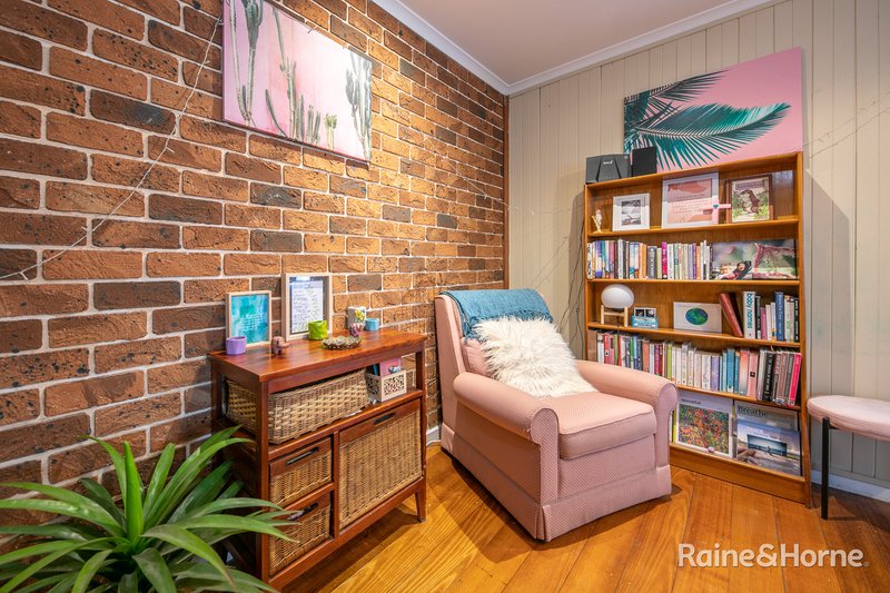 Photo - 30 Lindsay Avenue, Sunbury VIC 3429 - Image 8