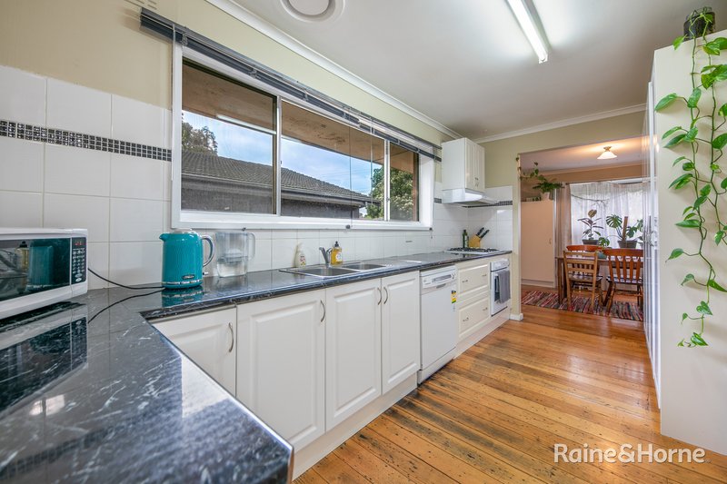 Photo - 30 Lindsay Avenue, Sunbury VIC 3429 - Image 9