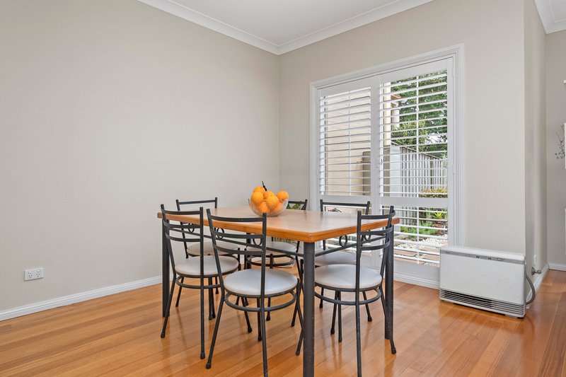 Photo - 30 Livingstone Way, Thornleigh NSW 2120 - Image 4