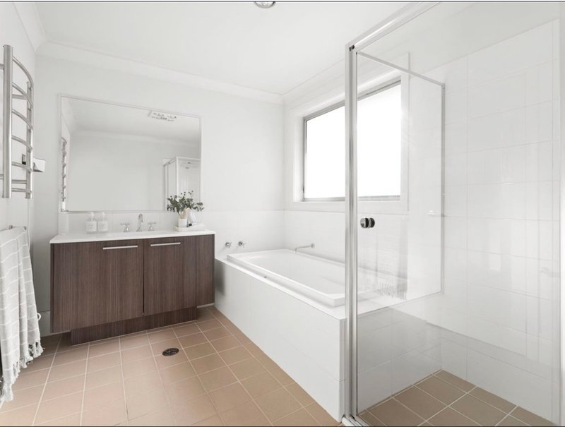 Photo - 30 Lockheed Avenue, Middleton Grange NSW 2171 - Image 10