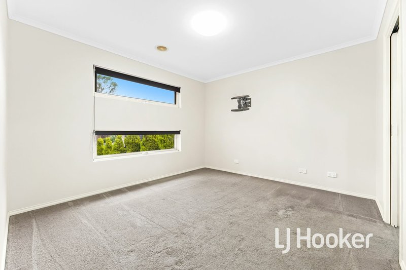 Photo - 30 Lucerne Circuit, Pakenham VIC 3810 - Image 2