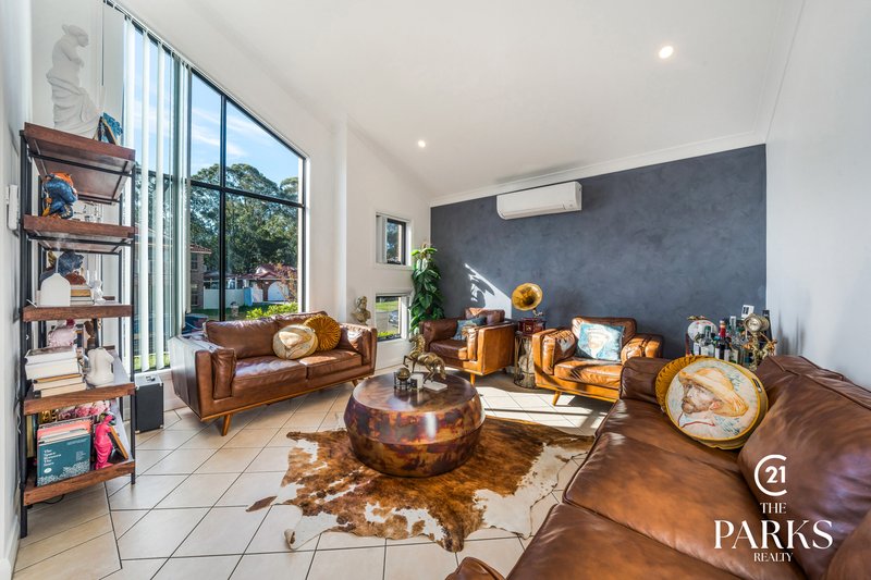 Photo - 30 Lyrebird Crescent, Green Valley NSW 2168 - Image 3