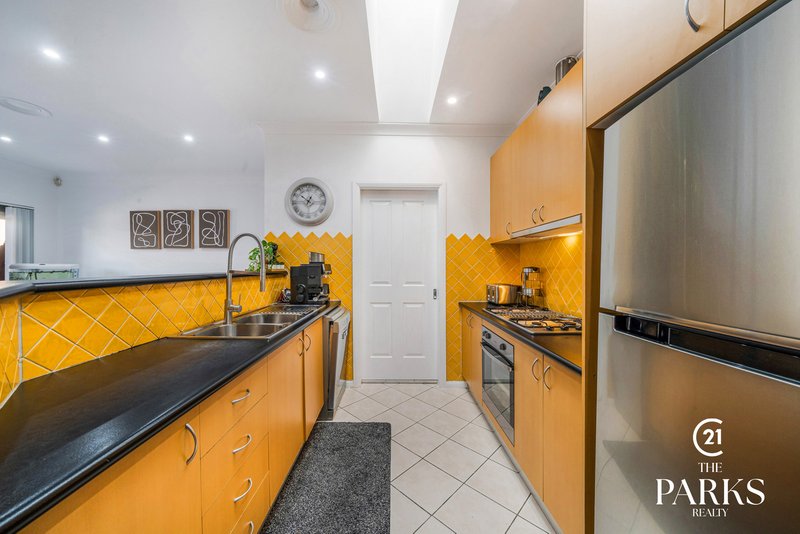 Photo - 30 Lyrebird Crescent, Green Valley NSW 2168 - Image 4