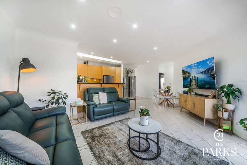 Photo - 30 Lyrebird Crescent, Green Valley NSW 2168 - Image 5