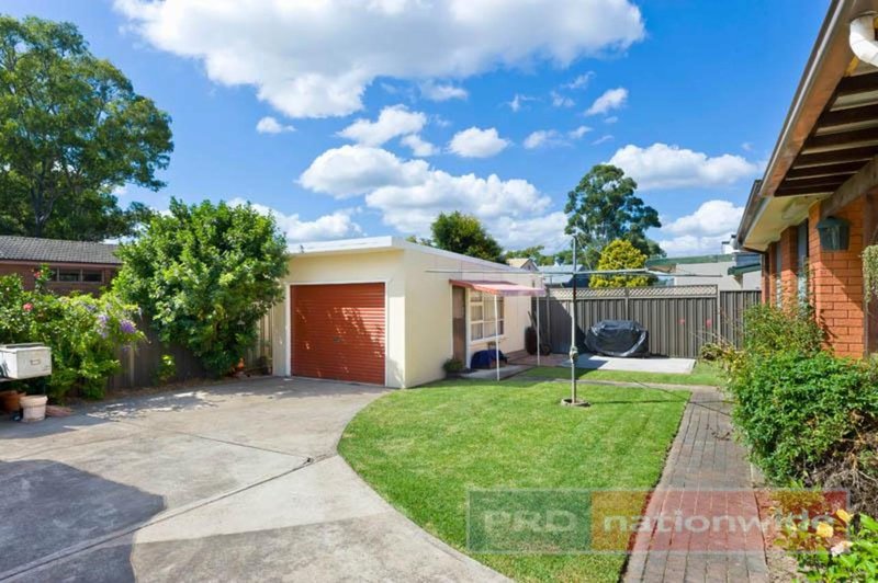 Photo - 30 Mae Crescent, Panania NSW 2213 - Image 6