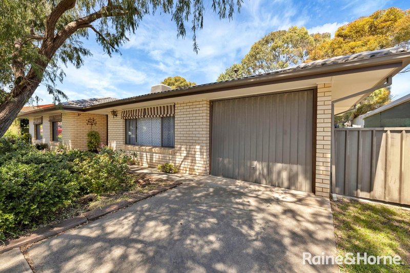 Photo - 30 Malbeck Drive, Reynella East SA 5161 - Image 2