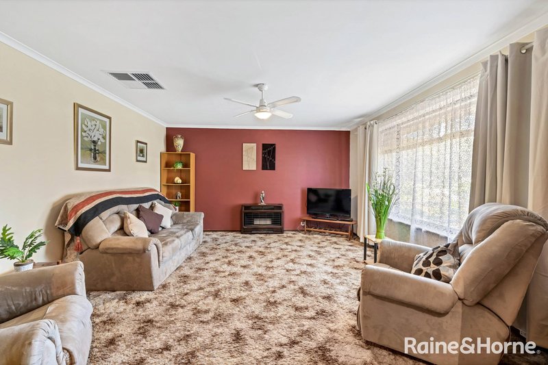 Photo - 30 Malbeck Drive, Reynella East SA 5161 - Image 6