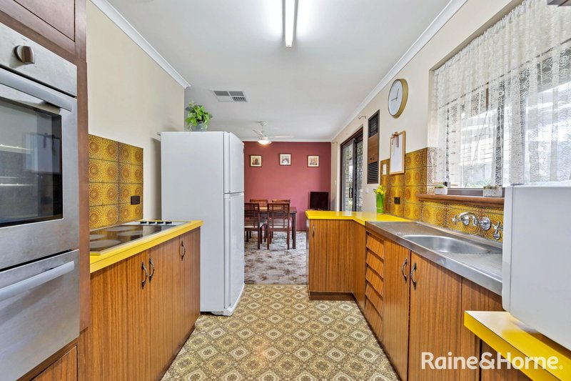 Photo - 30 Malbeck Drive, Reynella East SA 5161 - Image 9