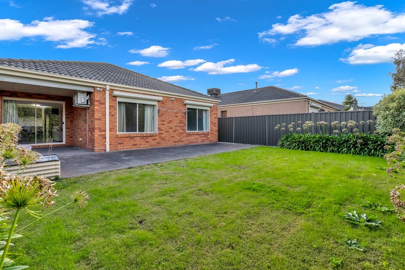 Photo - 30 Mareeba Way, Craigieburn VIC 3064 - Image 11