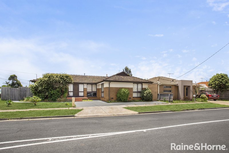 30 Marina Drive, Melton VIC 3337