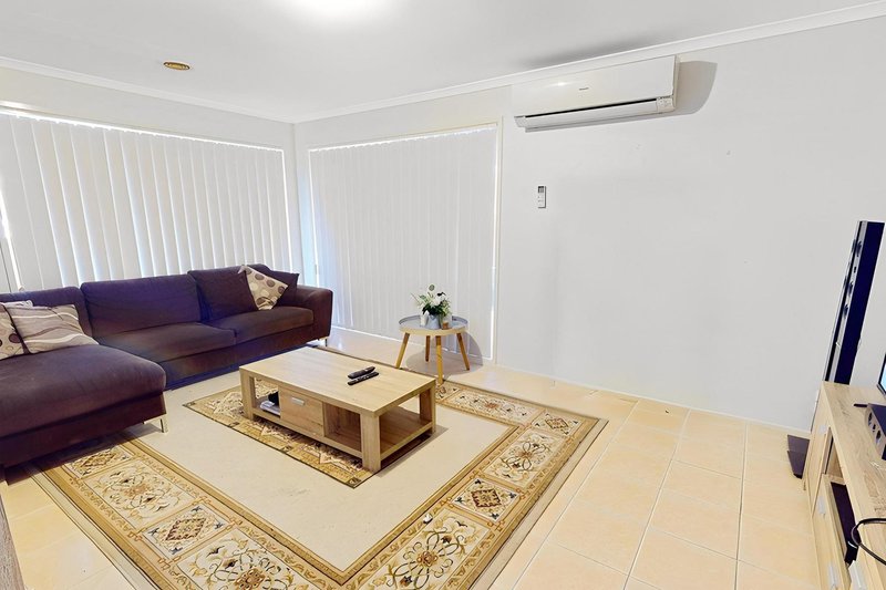 Photo - 30 Mariner Close, Cranbourne North VIC 3977 - Image 2