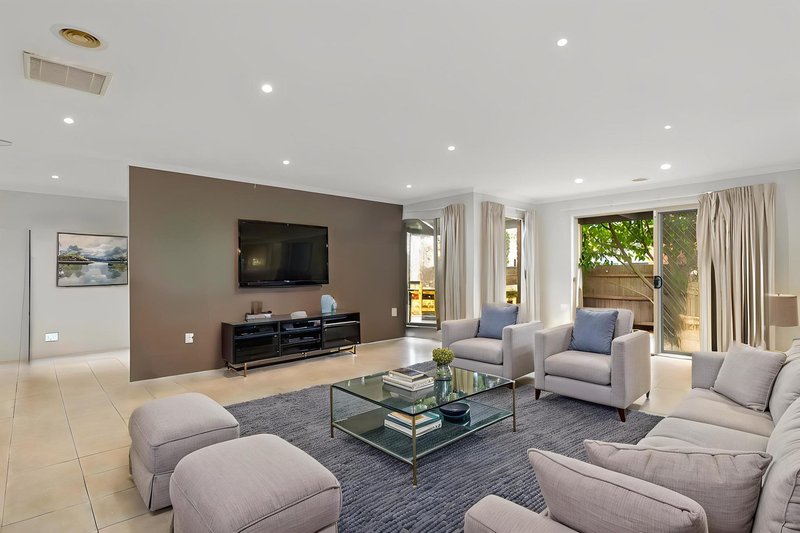 Photo - 30 Mariner Close, Cranbourne North VIC 3977 - Image 3