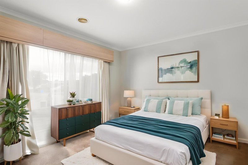 Photo - 30 Mariner Close, Cranbourne North VIC 3977 - Image 5
