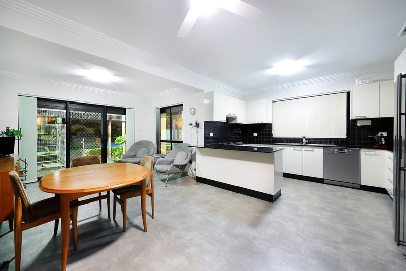 Photo - 30 Mavis Avenue, Peakhurst NSW 2210 - Image 5