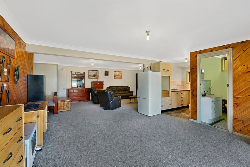 Photo - 30 Mawson Drive, Killarney Vale NSW 2261 - Image 8