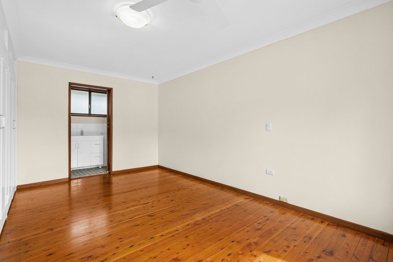 Photo - 30 Mcandrew Crescent, Mangerton NSW 2500 - Image 4