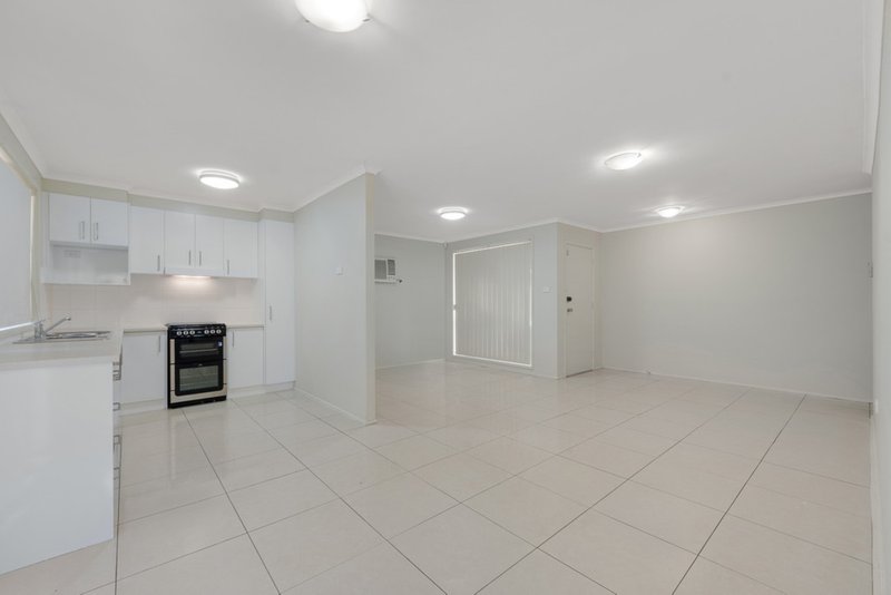 Photo - 30 Mclaren Place, Ingleburn NSW 2565 - Image 4