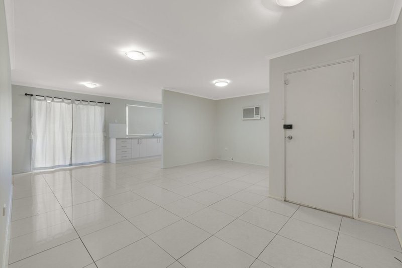 Photo - 30 Mclaren Place, Ingleburn NSW 2565 - Image 5