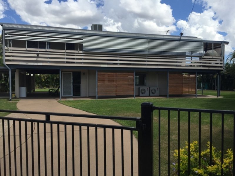 Photo - 30 Mellish Crescent, Emerald QLD 4720 - Image 1