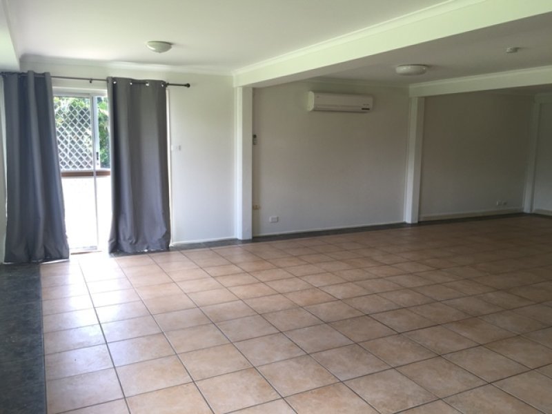 Photo - 30 Mellish Crescent, Emerald QLD 4720 - Image 7