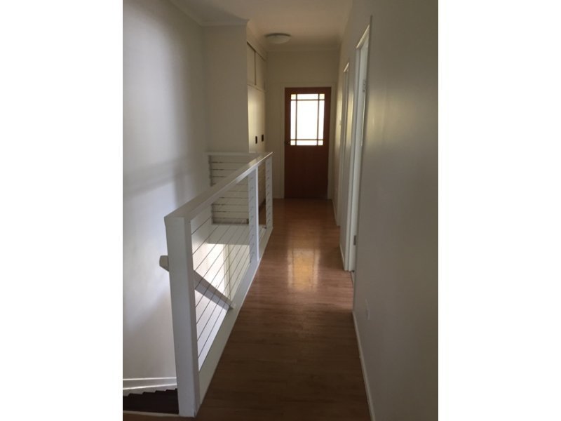 Photo - 30 Mellish Crescent, Emerald QLD 4720 - Image 9