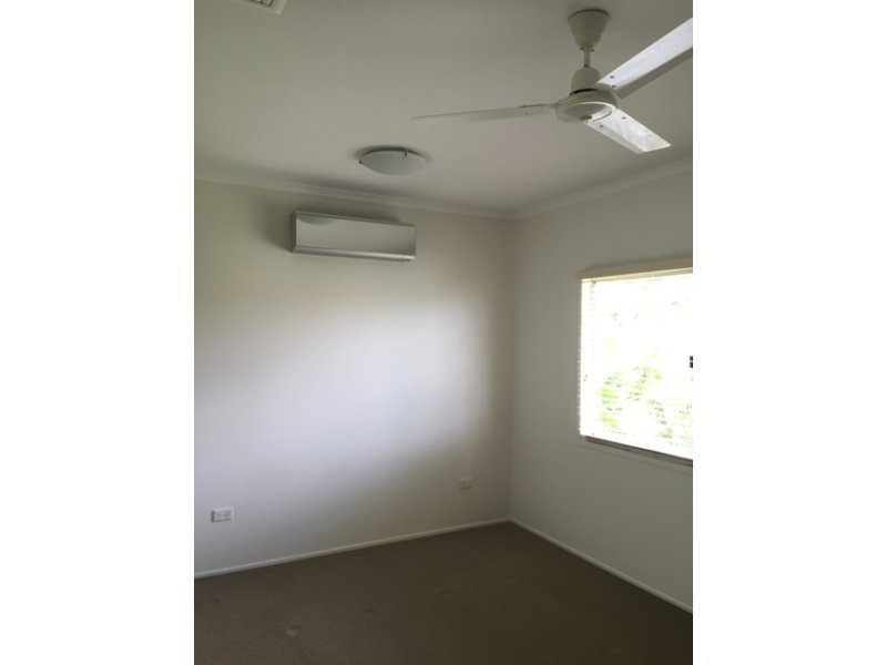 Photo - 30 Mellish Crescent, Emerald QLD 4720 - Image 10