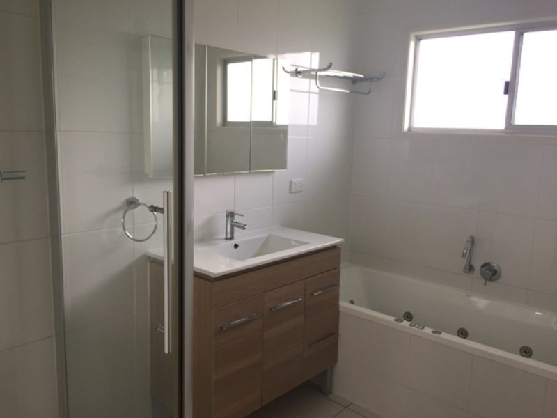 Photo - 30 Mellish Crescent, Emerald QLD 4720 - Image 16