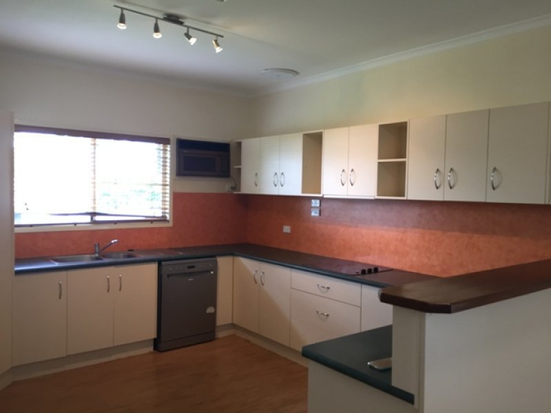 Photo - 30 Mellish Crescent, Emerald QLD 4720 - Image 17