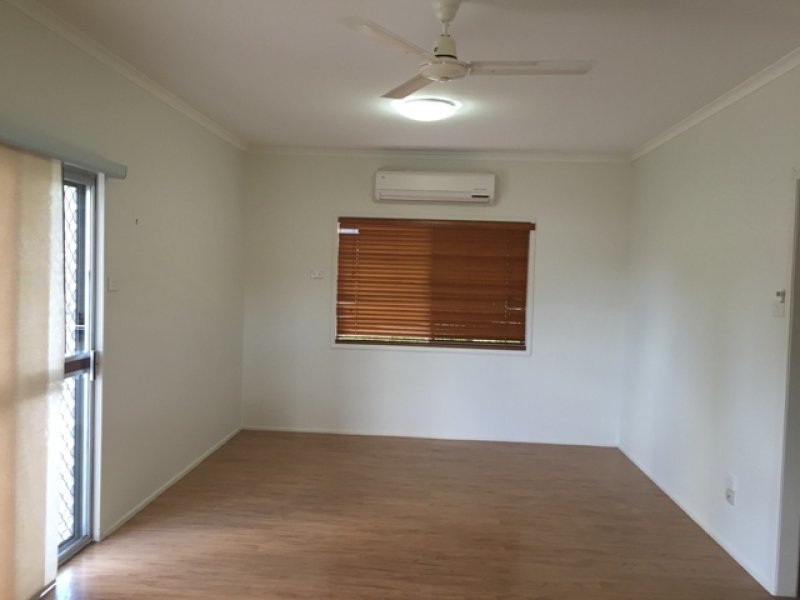 Photo - 30 Mellish Crescent, Emerald QLD 4720 - Image 18