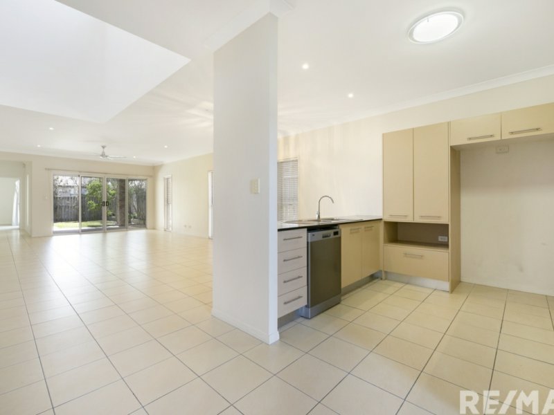 Photo - 30 Meridien Avenue, Varsity Lakes QLD 4227 - Image 3