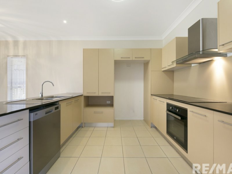 Photo - 30 Meridien Avenue, Varsity Lakes QLD 4227 - Image 4