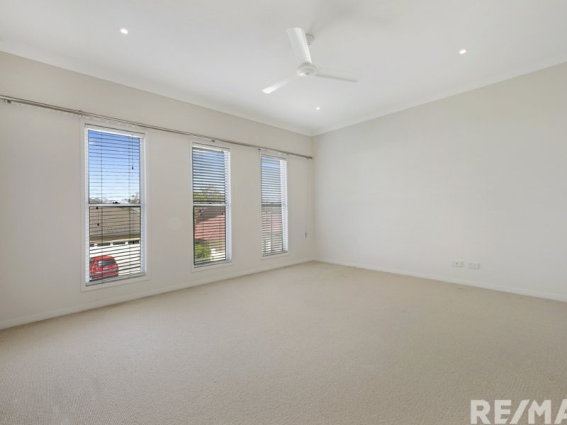 Photo - 30 Meridien Avenue, Varsity Lakes QLD 4227 - Image 6