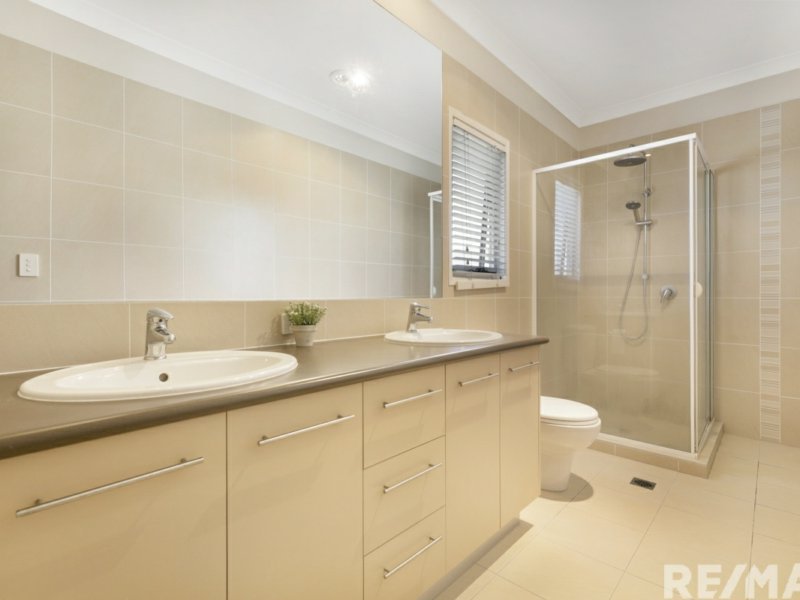 Photo - 30 Meridien Avenue, Varsity Lakes QLD 4227 - Image 7