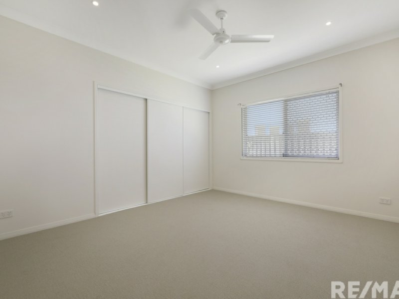 Photo - 30 Meridien Avenue, Varsity Lakes QLD 4227 - Image 10