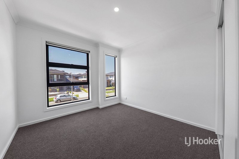 Photo - 30 Merribrook Boulevard, Clyde VIC 3978 - Image 8