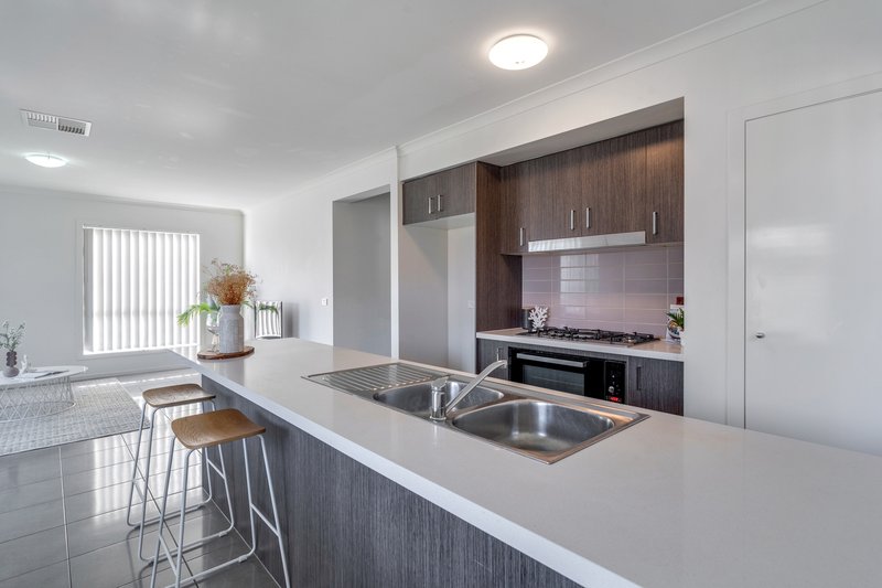 Photo - 30 Mistral Way, Beveridge VIC 3753 - Image 2