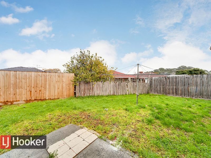 Photo - 30 Monash Crescent, Clayton South VIC 3169 - Image 9