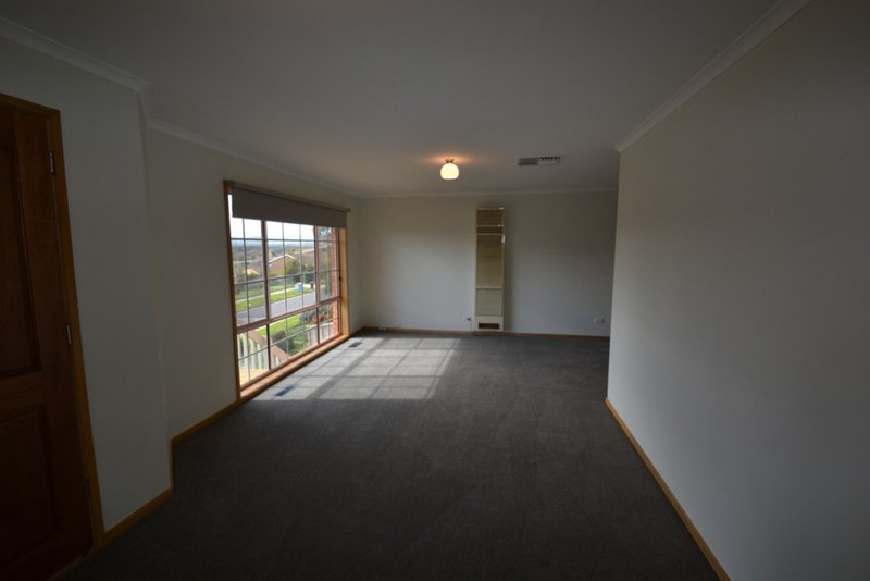 Photo - 30 Monash Drive, Seymour VIC 3660 - Image 2