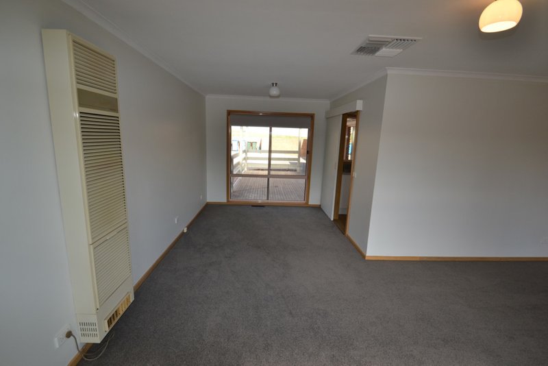 Photo - 30 Monash Drive, Seymour VIC 3660 - Image 6